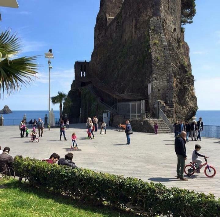 Bed & Breakfast Dietro Le Mura Aci Castello Eksteriør billede