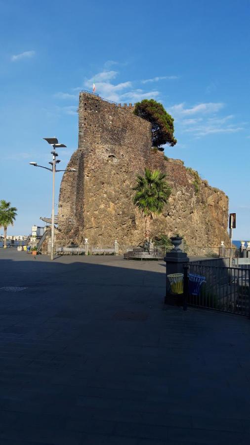 Bed & Breakfast Dietro Le Mura Aci Castello Eksteriør billede